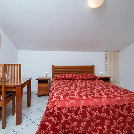Apartment 3 Bedroom Amazing In Pjescana Uvala
