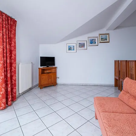 3 Bedroom Amazing In Apartment *