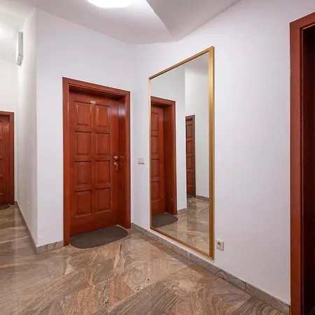 Apartment 3 Bedroom Amazing In Pjescana Uvala