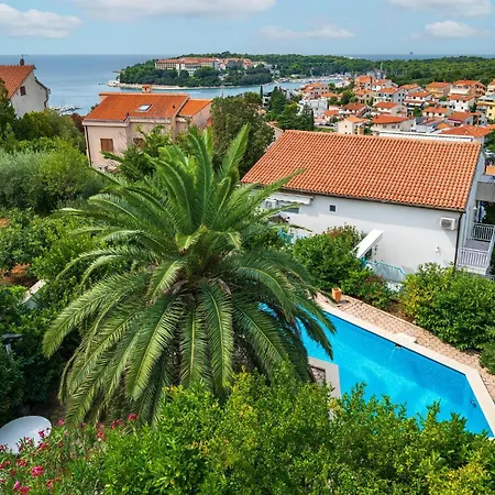 Apartment 3 Bedroom Amazing In *